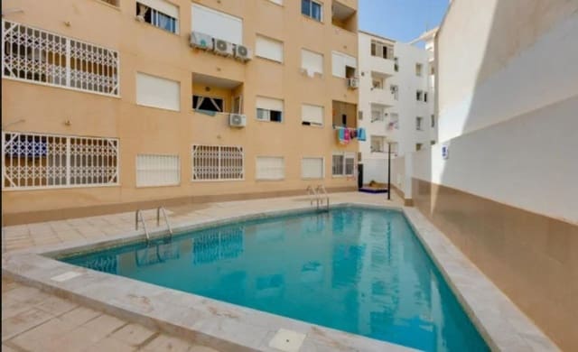 Apartamento de 2 habitaciones en Playa de los Locos, Torrevieja en venta con piscina garaje - 140.000 € (Ref: 10081138)