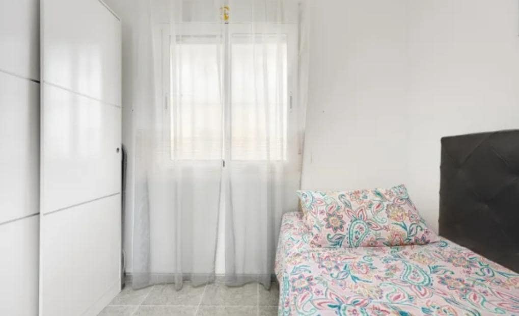 Apartamento de 2 habitaciones en Torrevieja en venta con piscina garaje - 140.000 € (Ref: 10081138)
