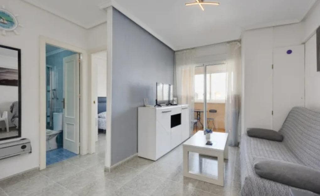 Apartamento de 2 habitaciones en Torrevieja en venta con piscina garaje - 140.000 € (Ref: 10081138)