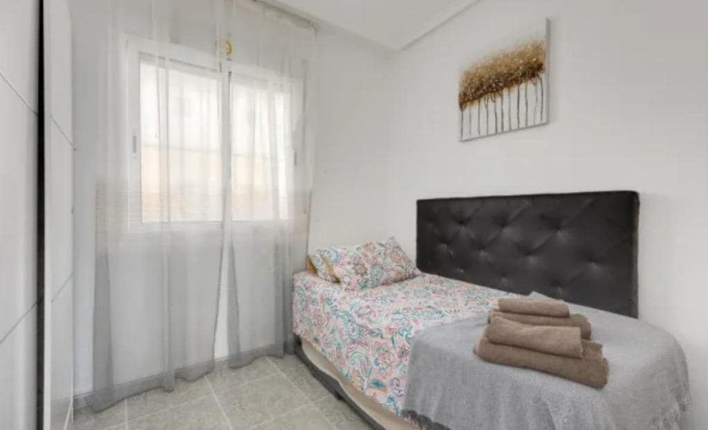 Apartamento de 2 habitaciones en Torrevieja en venta con piscina garaje - 140.000 € (Ref: 10081138)