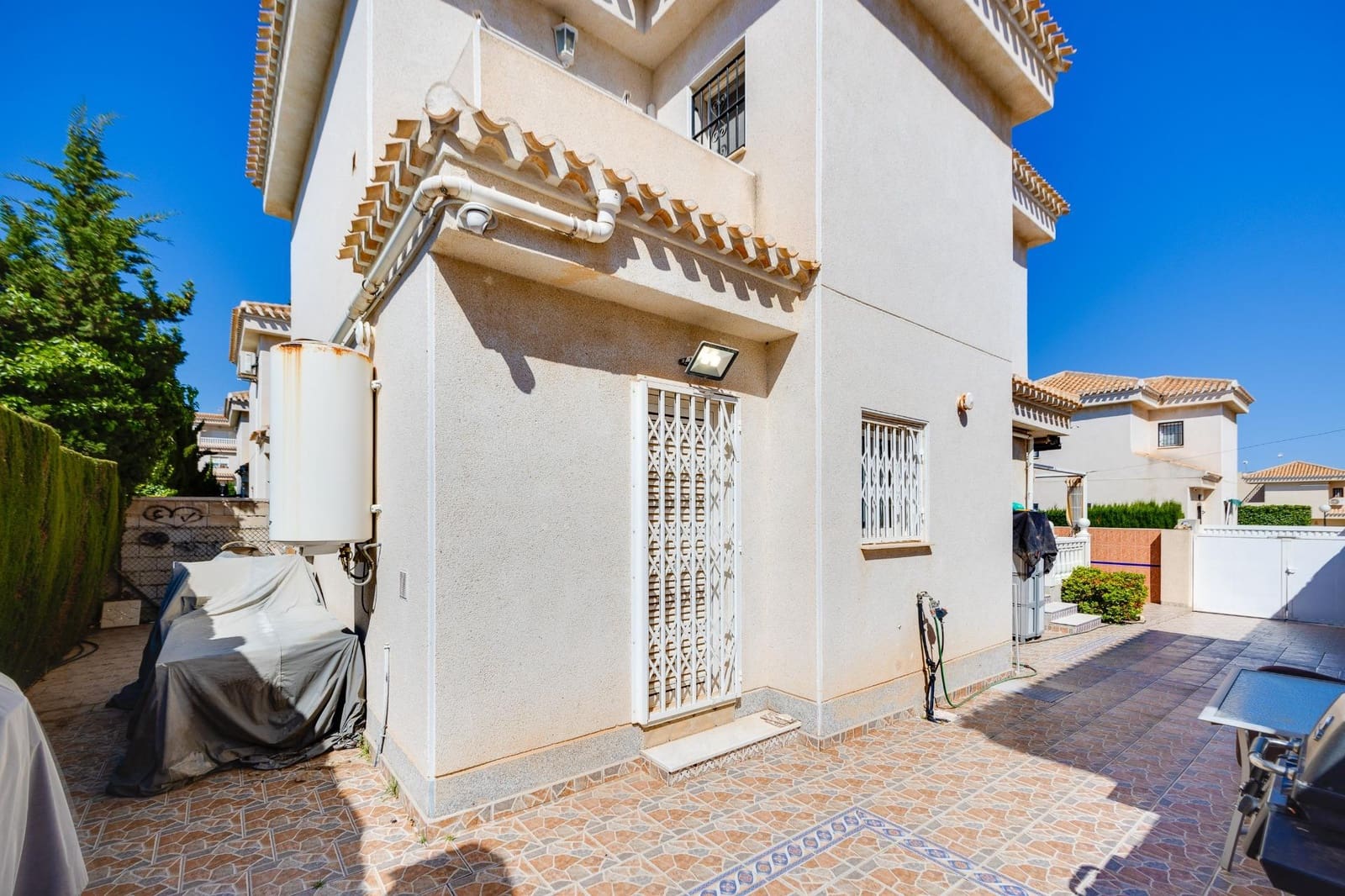 3 slaapkamer Villa te koop in Playa Flamenca met zwembad - € 389.000 (Ref: 10081139)