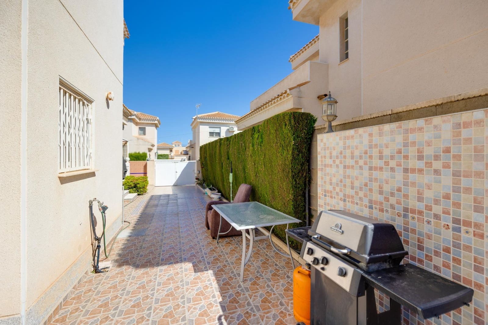3 slaapkamer Villa te koop in Playa Flamenca met zwembad - € 389.000 (Ref: 10081139)