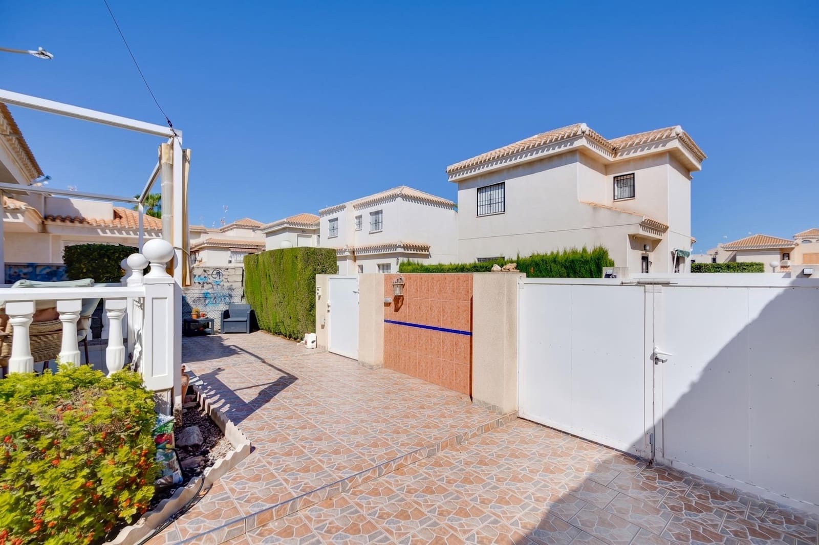 3 slaapkamer Villa te koop in Playa Flamenca met zwembad - € 389.000 (Ref: 10081139)