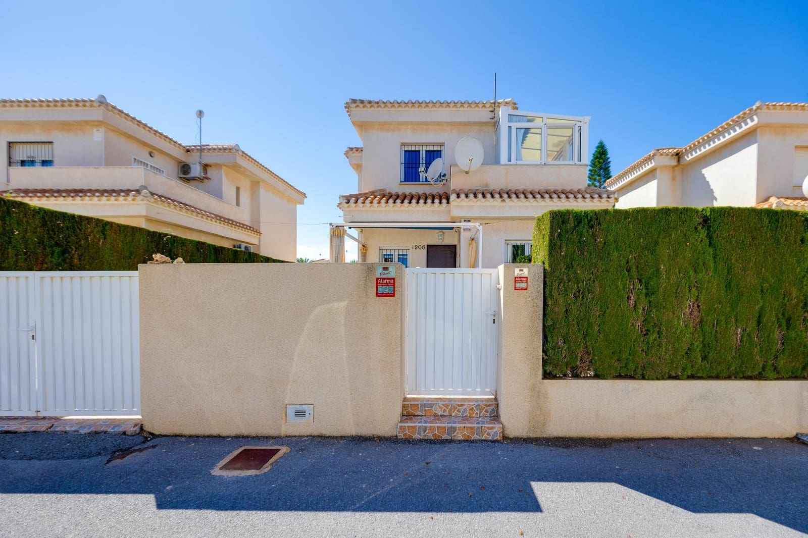 3 slaapkamer Villa te koop in Playa Flamenca met zwembad - € 389.000 (Ref: 10081139)