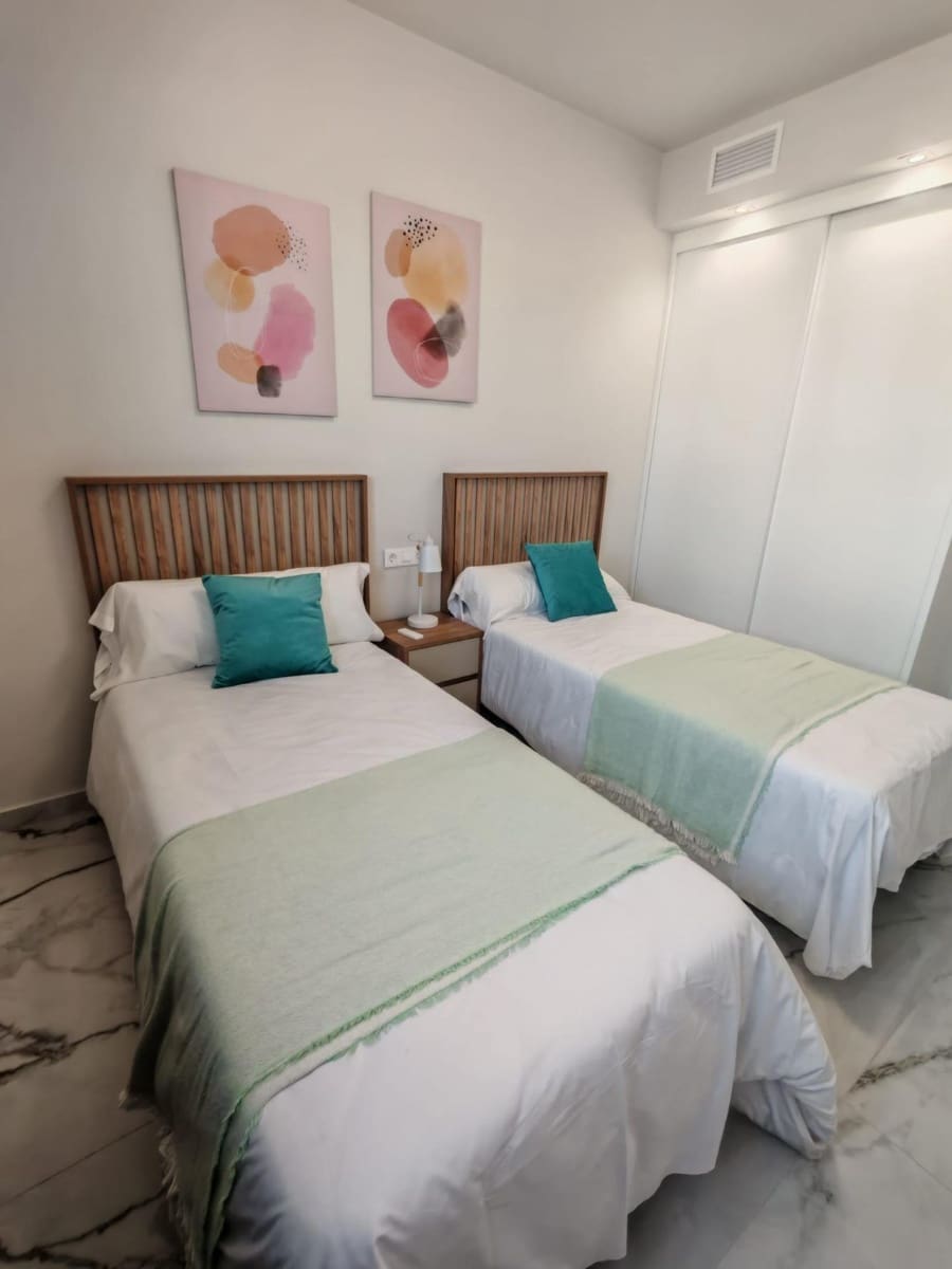 2 sypialnia Bungalow na sprzedaż w Ciudad Quesada z basenem garażem - 322 000 € (Ref: 10091218)