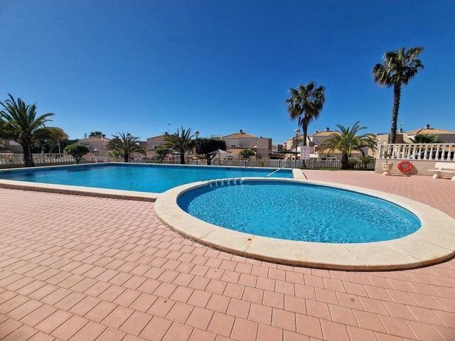 2 soveværelse Lejlighed til salg i Aguas Nuevas, Torrevieja med swimmingpool - € 209.900 (Ref: 10098362)