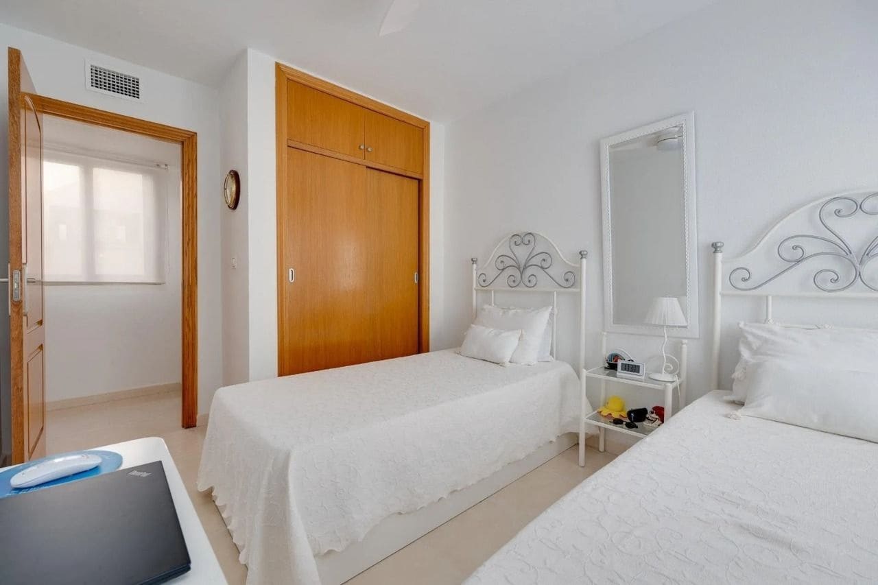 3 quarto Penthouse para venda em Torrevieja com piscina - 329 000 € (Ref: 10109919)