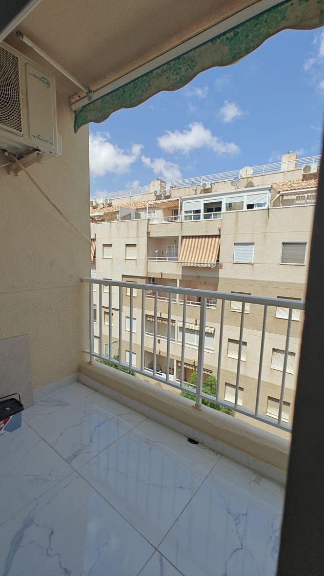 Apartamento de 3 habitaciones en Torrevieja en venta - 165.000 € (Ref: 10110999)