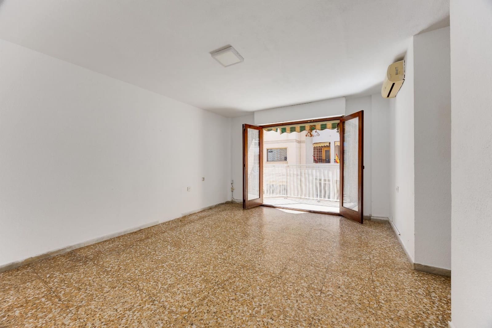 3 makuuhuone Huoneisto myytävänä paikassa Torrevieja - 169 990 € (Ref: 10111001)