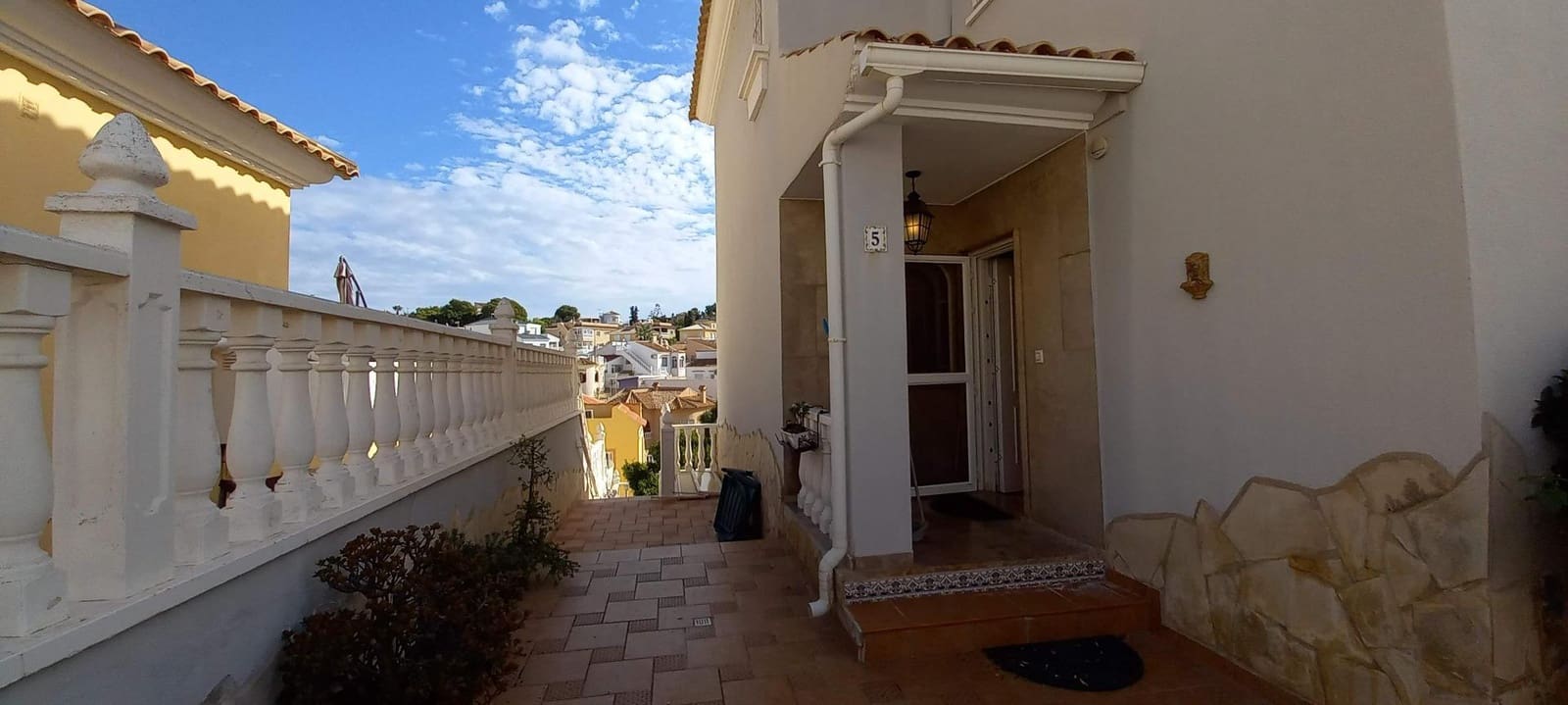 3 bedroom Villa for rent in Filipinas with pool - € 1,500 (Ref: 10120152)