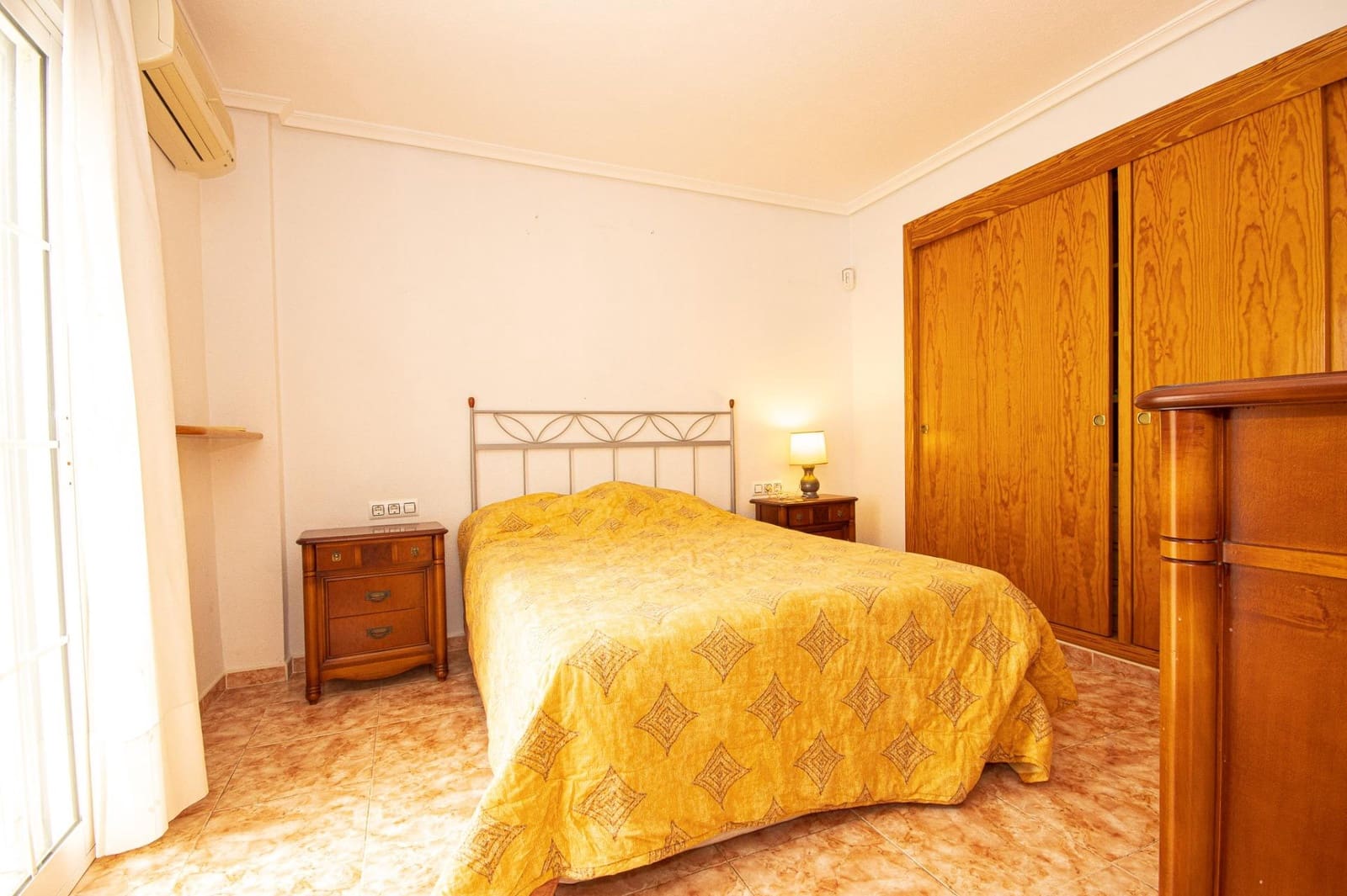 3 bedroom Villa for rent in Filipinas with pool - € 1,500 (Ref: 10120152)