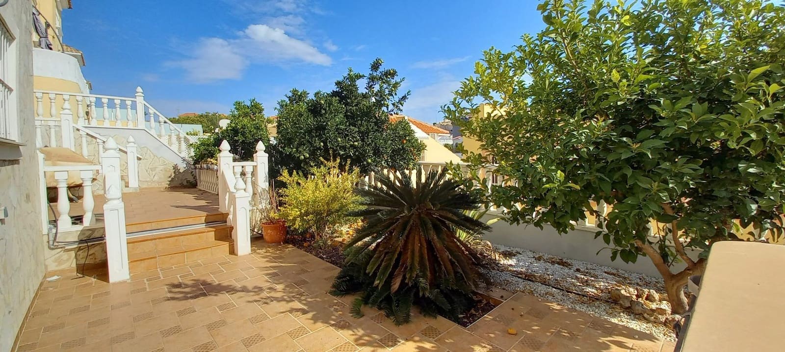 3 bedroom Villa for rent in Filipinas with pool - € 1,500 (Ref: 10120152)