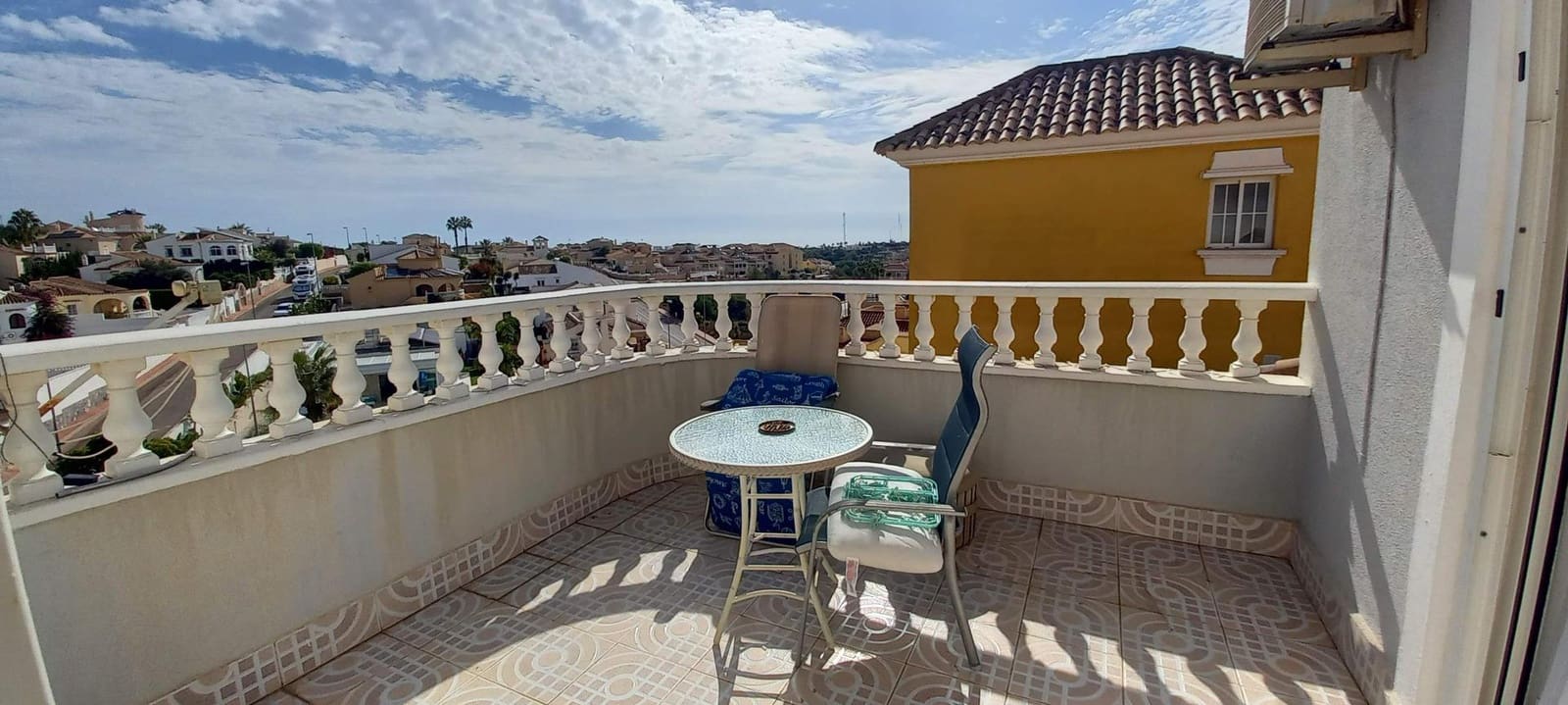 3 bedroom Villa for rent in Filipinas with pool - € 1,500 (Ref: 10120152)