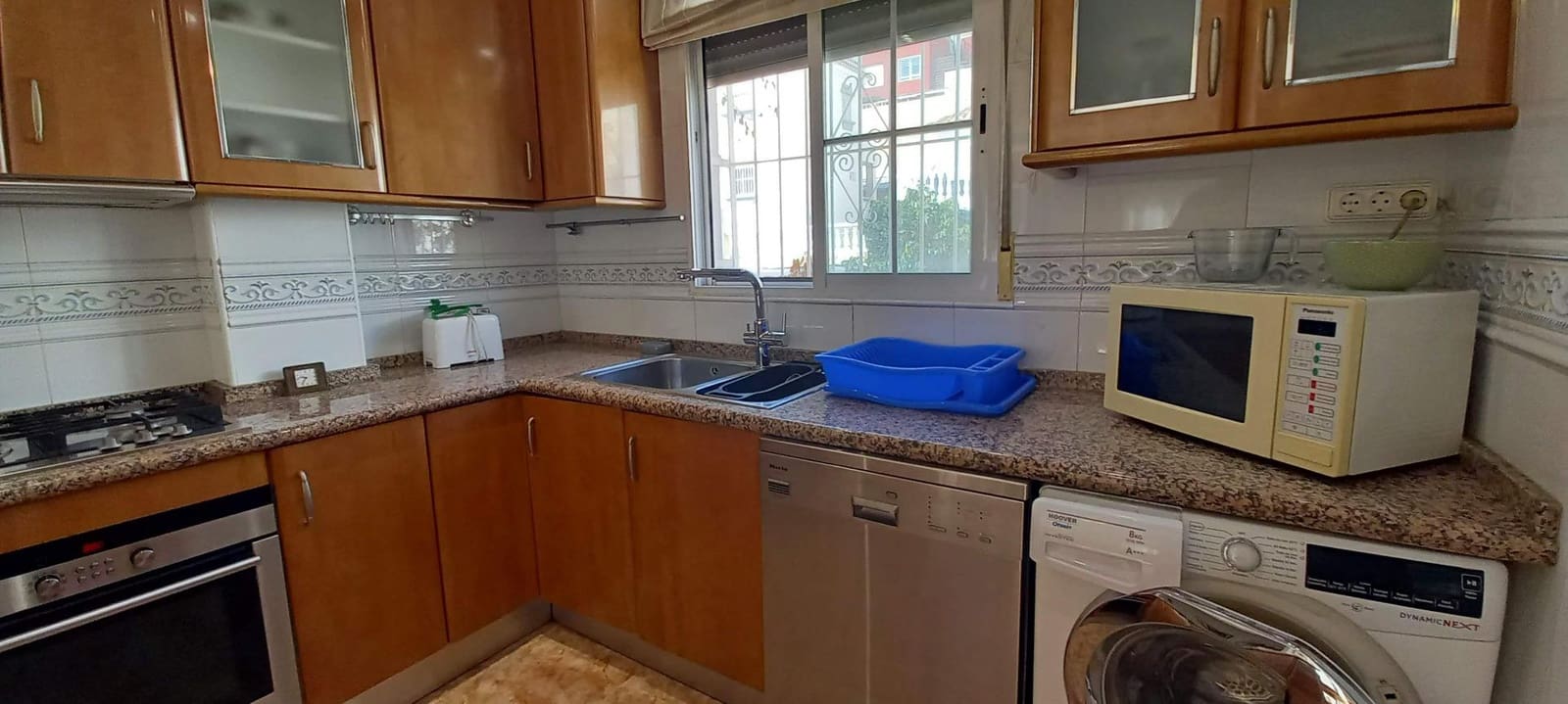 3 bedroom Villa for rent in Filipinas with pool - € 1,500 (Ref: 10120152)