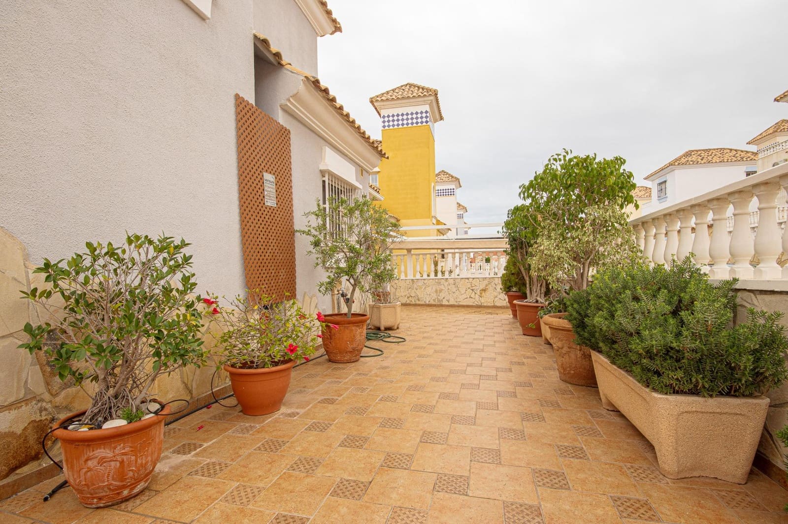 3 bedroom Villa for rent in Filipinas with pool - € 1,500 (Ref: 10120152)