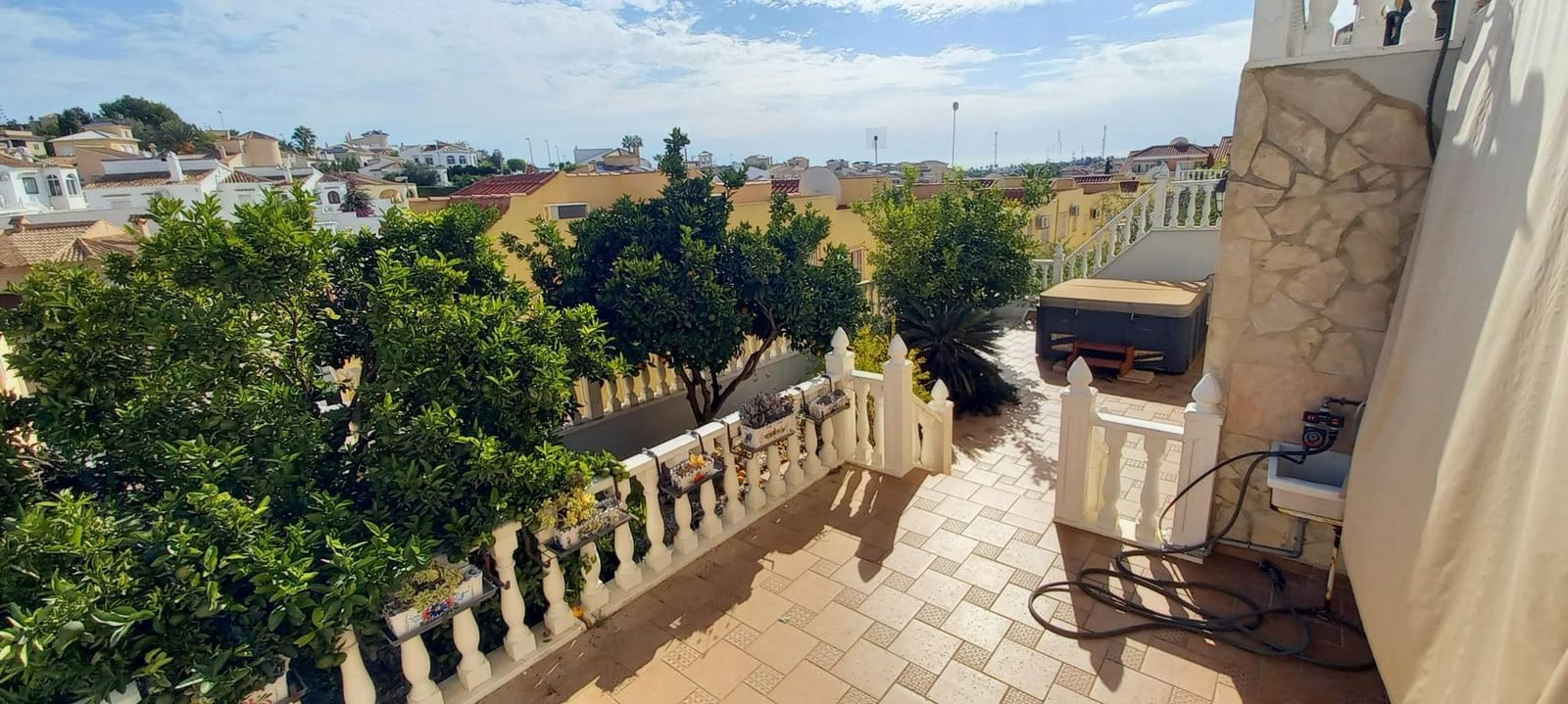 3 bedroom Villa for rent in Filipinas with pool - € 1,500 (Ref: 10120152)
