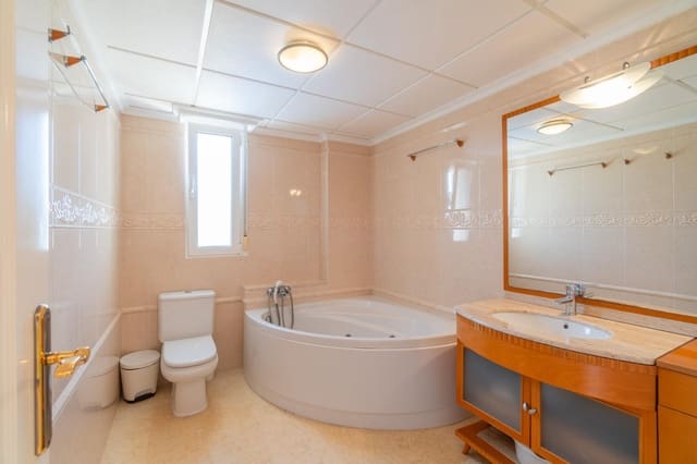 5 makuuhuone Huvila myytävänä paikassa Cañada del Molino, Torrevieja mukana uima-altaan - 1 090 000 € (Ref: 10132864)