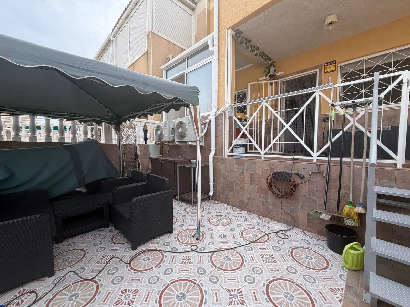 Bungalow de 2 habitaciones en Torrevieja en venta con piscina garaje - 175.000 € (Ref: 10133397)