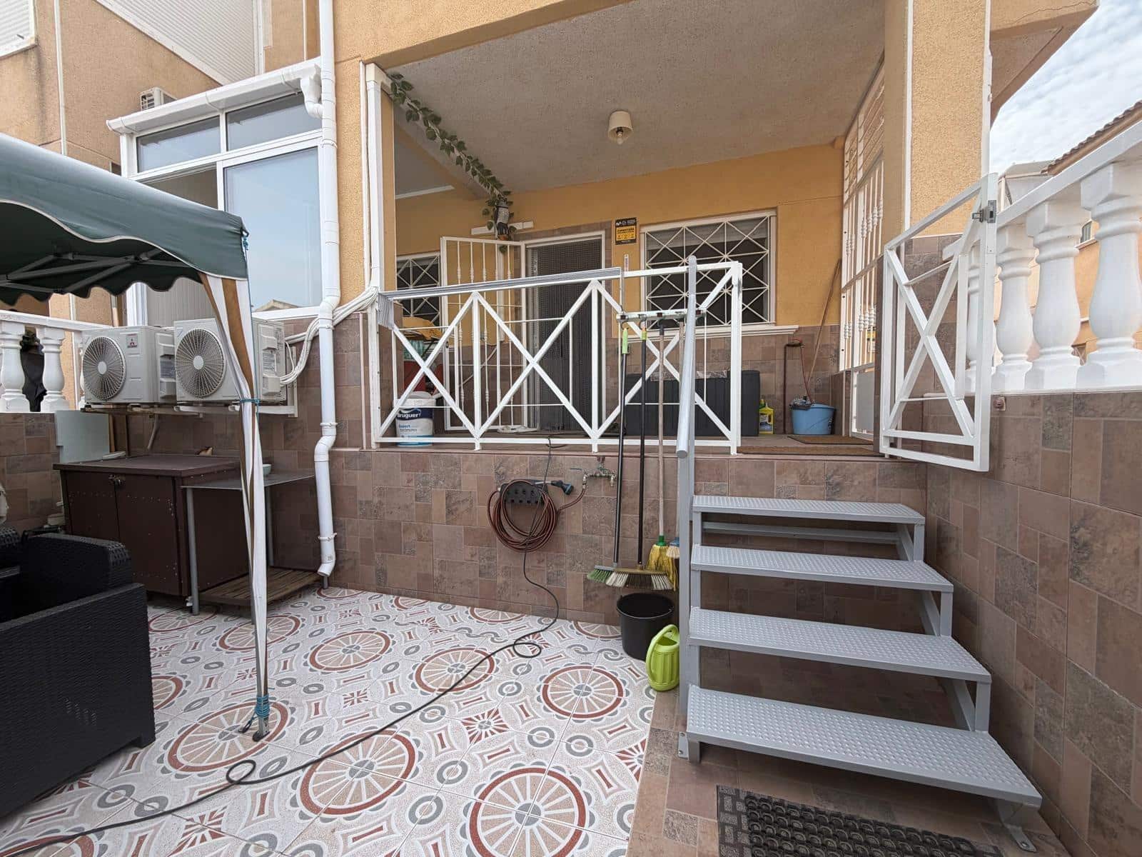 Bungalow de 2 habitaciones en Torrevieja en venta con piscina garaje - 175.000 € (Ref: 10133397)