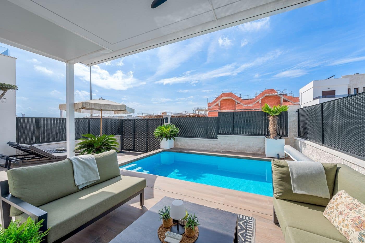 2 soveværelse Villa til salg i Orihuela med swimmingpool - € 469.000 (Ref: 10139936)