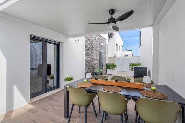 2 soveværelse Villa til salg i Desamparados - Hurchillo - Torremendo, Orihuela med swimmingpool - € 469.000 (Ref: 10139936)