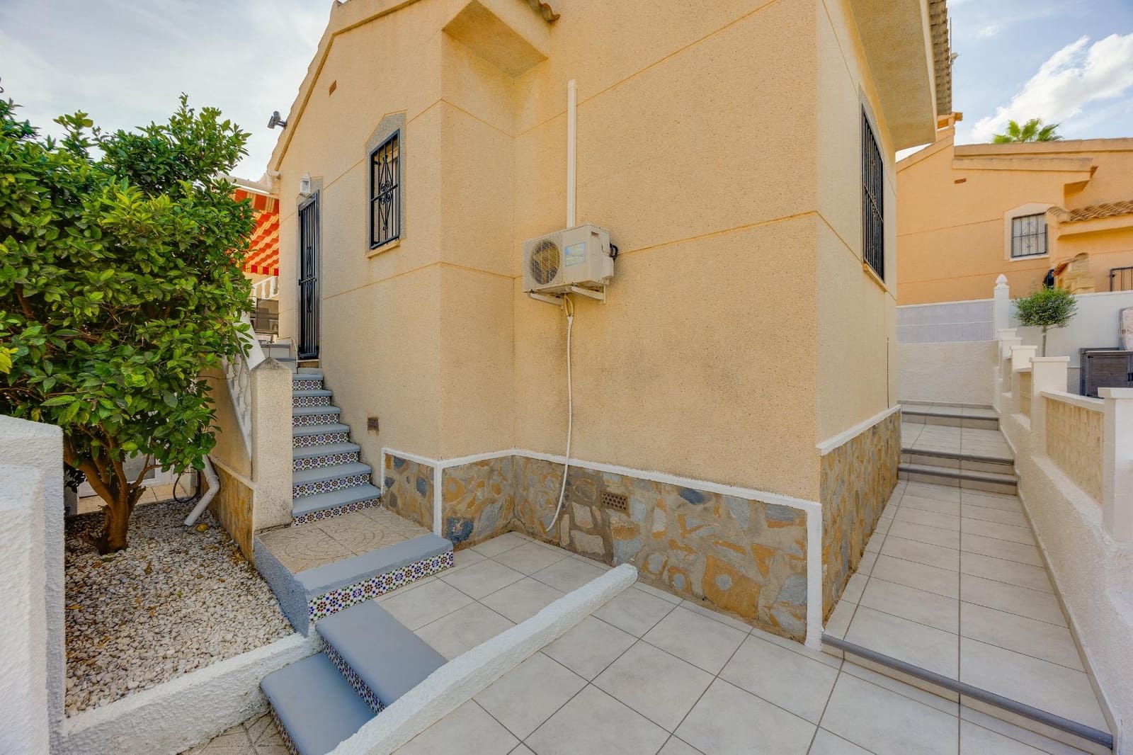 Chalet de 2 habitaciones en La Marquesa en venta con piscina garaje - 277.000 € (Ref: 10148951)
