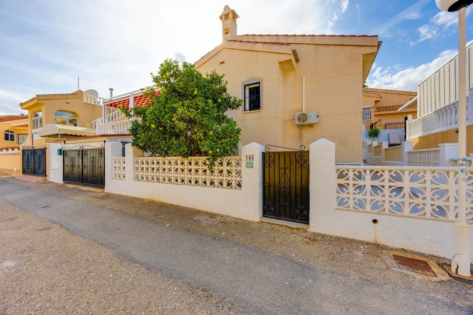 Chalet de 2 habitaciones en La Marquesa en venta con piscina garaje - 277.000 € (Ref: 10148951)
