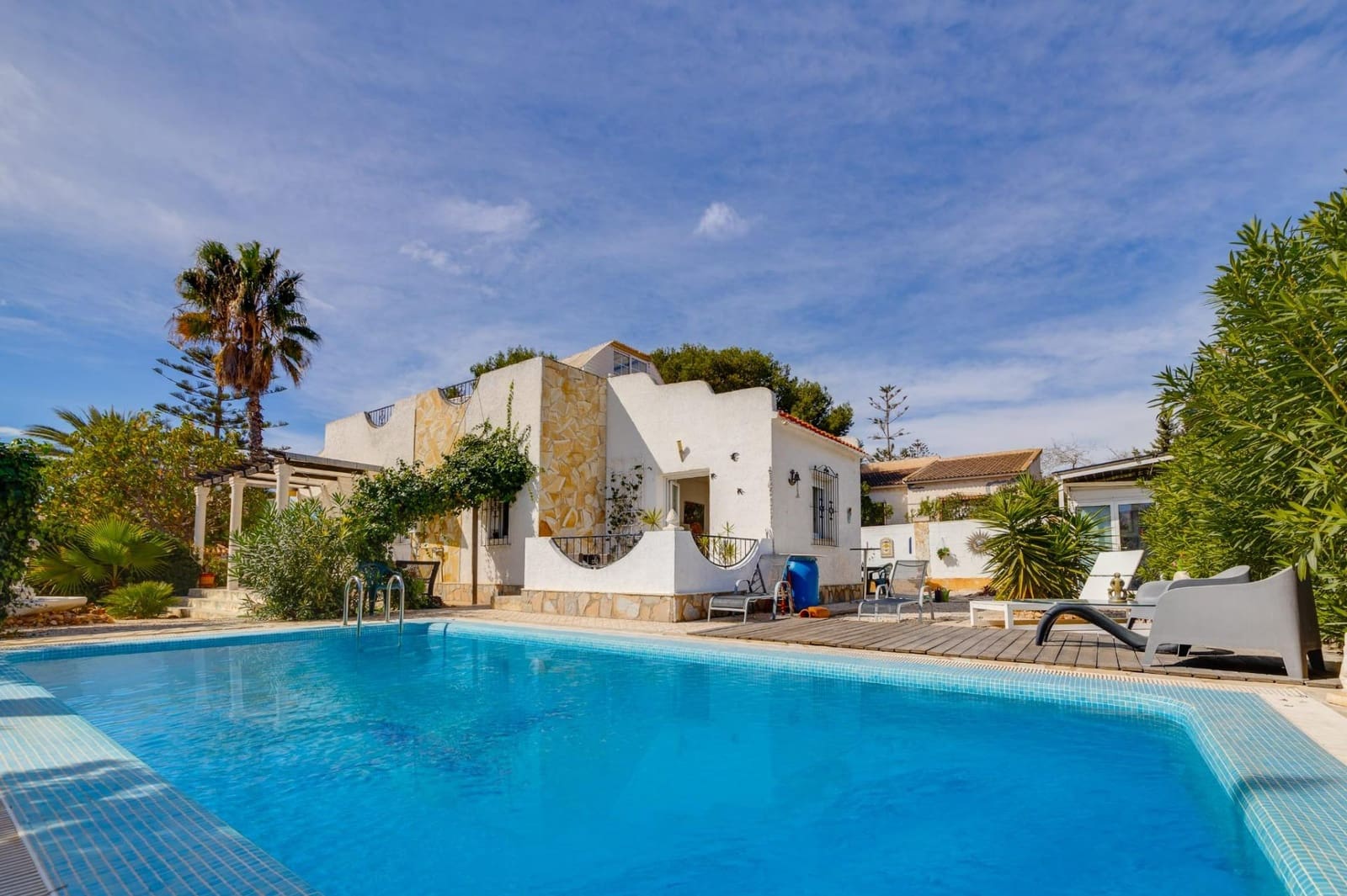 3 bedroom Villa for sale in La Zenia with pool - € 510,000 (Ref: 8167277)