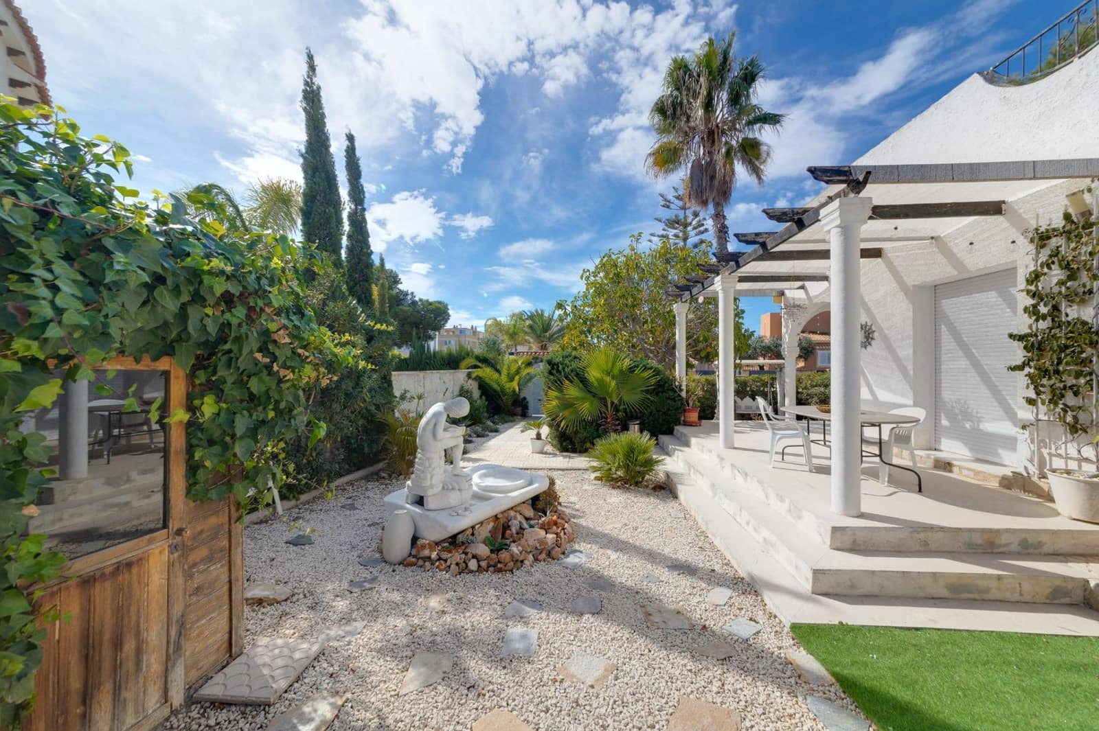 3 bedroom Villa for sale in La Zenia with pool - € 510,000 (Ref: 8167277)