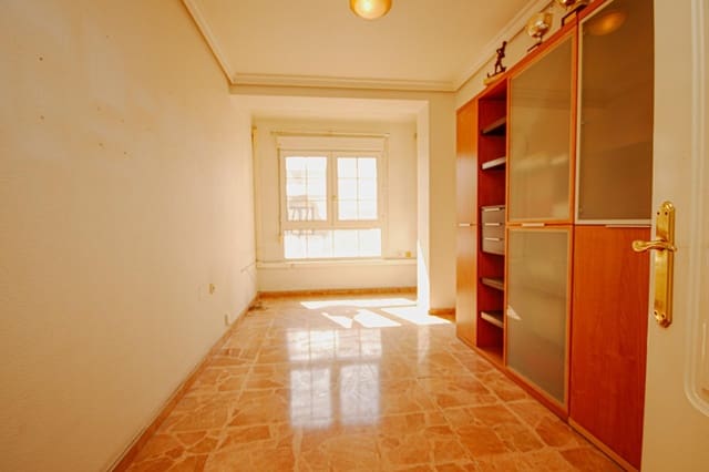 5 bedroom Apartment for sale in Centro - Muelle Pesquero, Torrevieja - € 299,000 (Ref: 8167279)