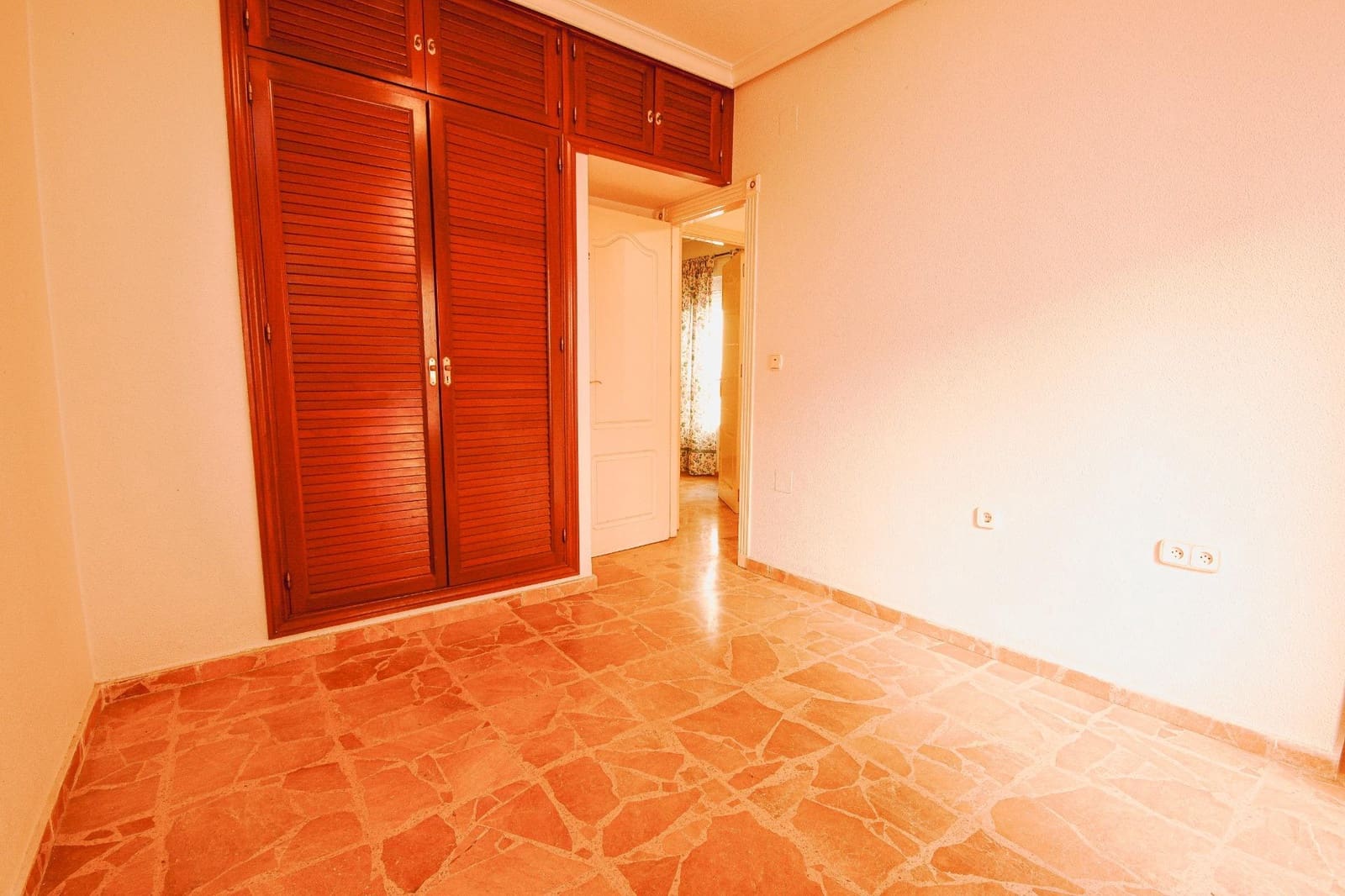 5 bedroom Apartment for sale in Torrevieja - € 299,000 (Ref: 8167279)