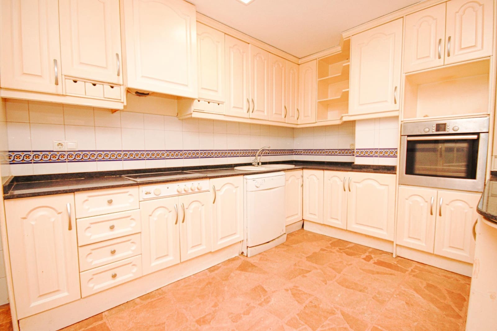 5 bedroom Apartment for sale in Torrevieja - € 299,000 (Ref: 8167279)