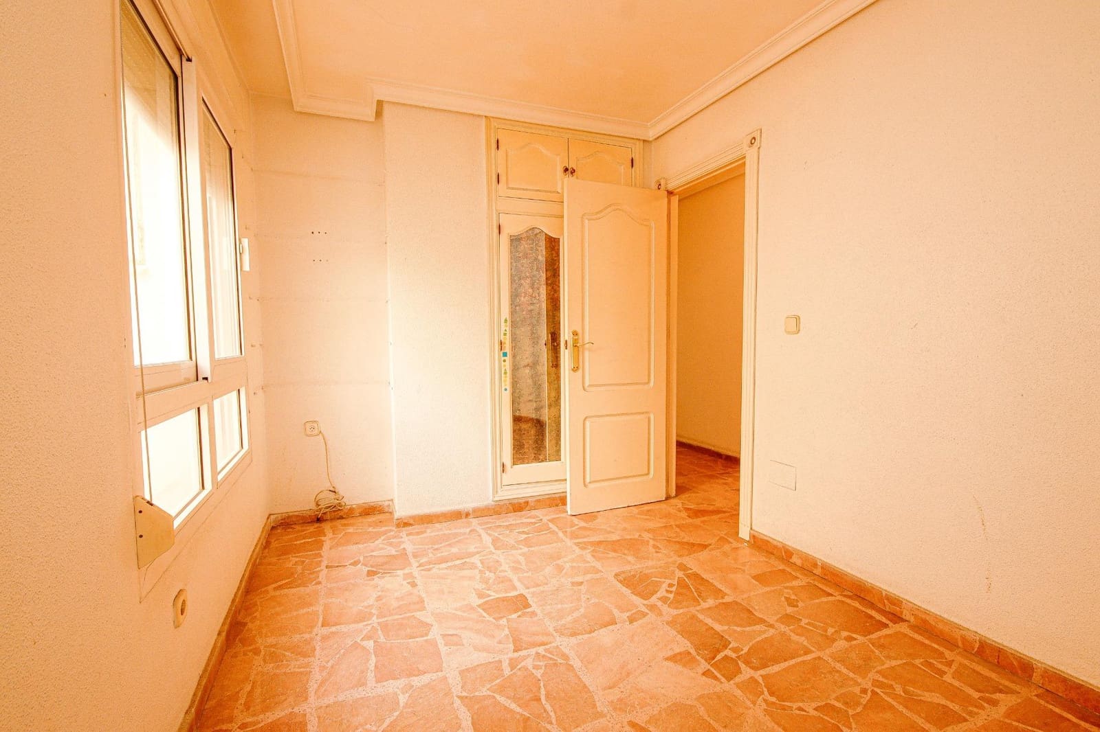 5 bedroom Apartment for sale in Torrevieja - € 299,000 (Ref: 8167279)