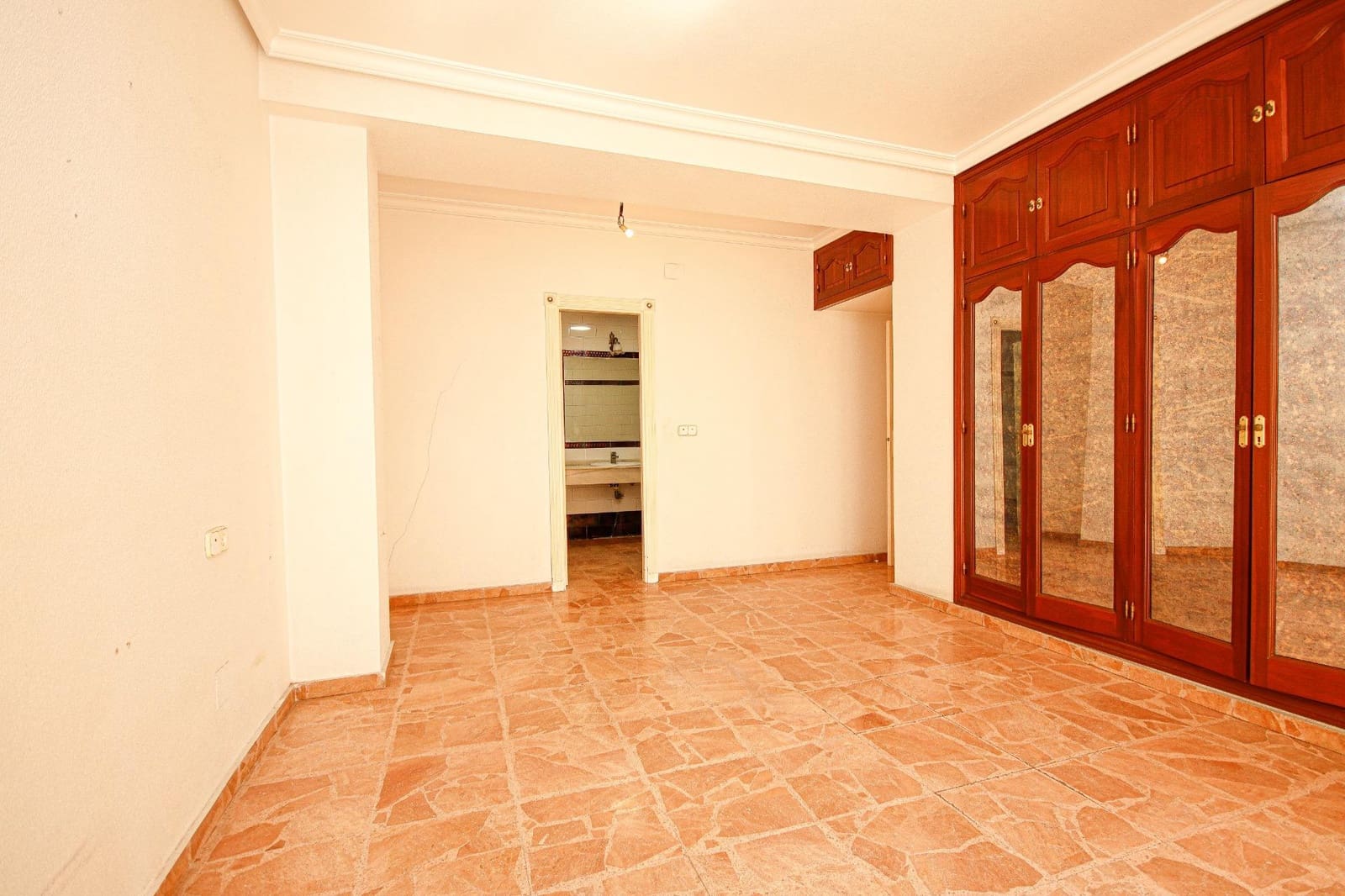 5 bedroom Apartment for sale in Torrevieja - € 299,000 (Ref: 8167279)