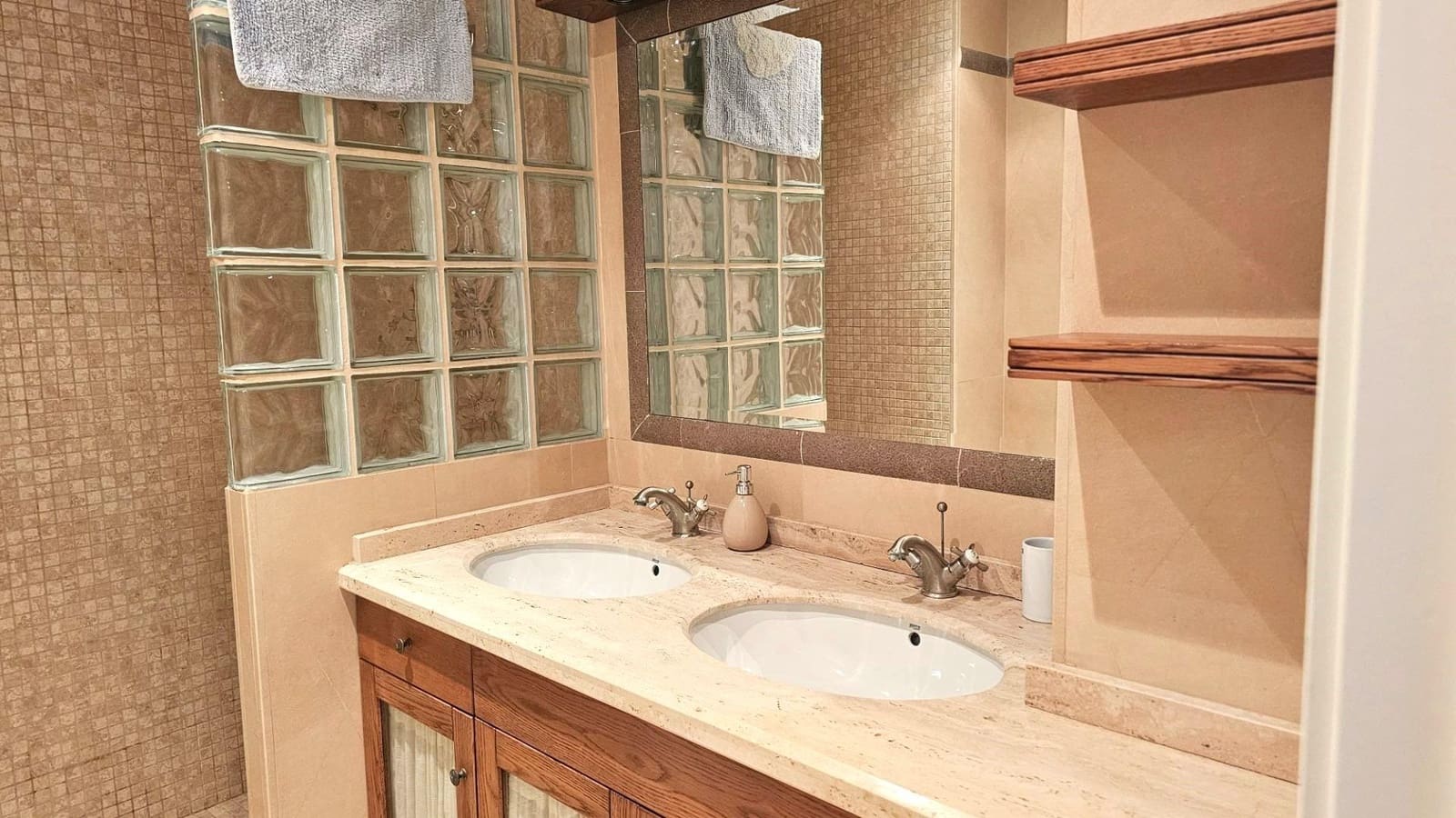 2 sypialnia Apartament na sprzedaż w Torrevieja z garażem - 267 000 € (Ref: 8244809)