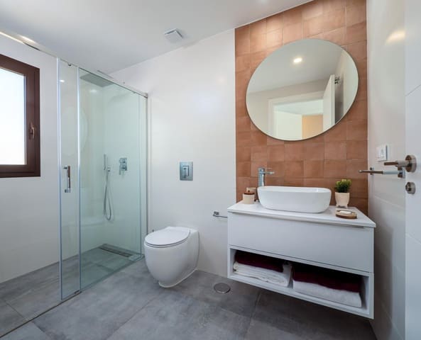 Chalet de 3 habitaciones en Villamartin, Orihuela en venta con piscina - 362.000 € (Ref: 8244817)