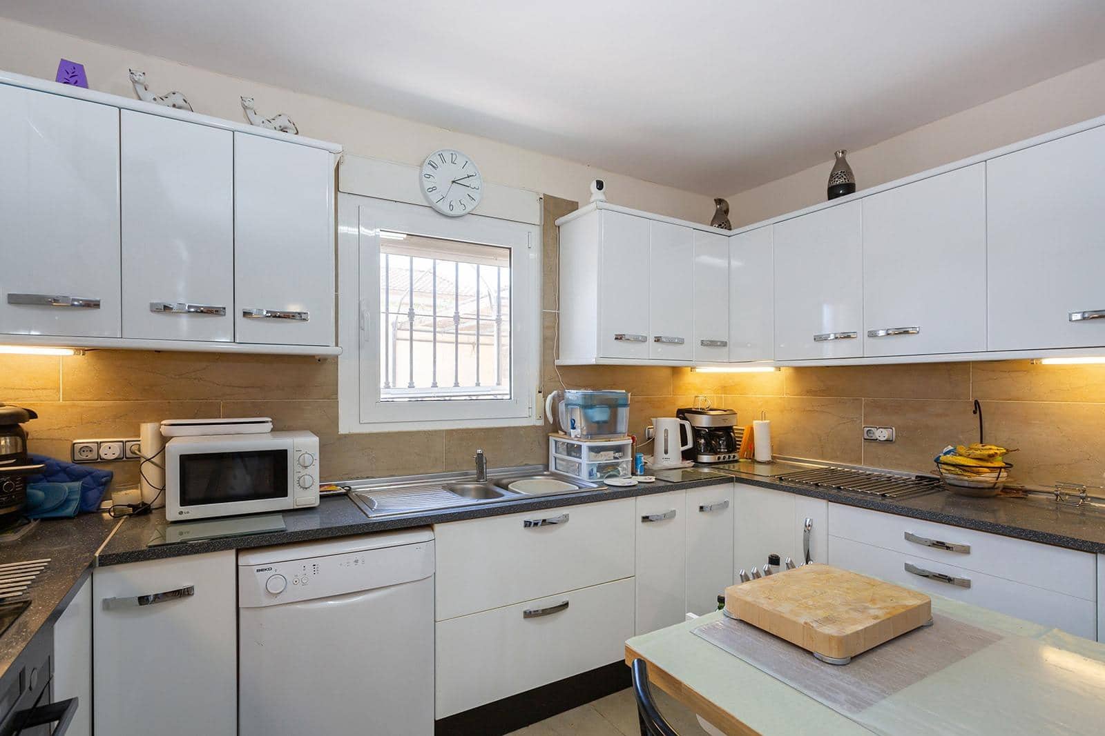 6 bedroom Villa for sale in Los Balcones with pool garage - € 639,000 (Ref: 8401588)