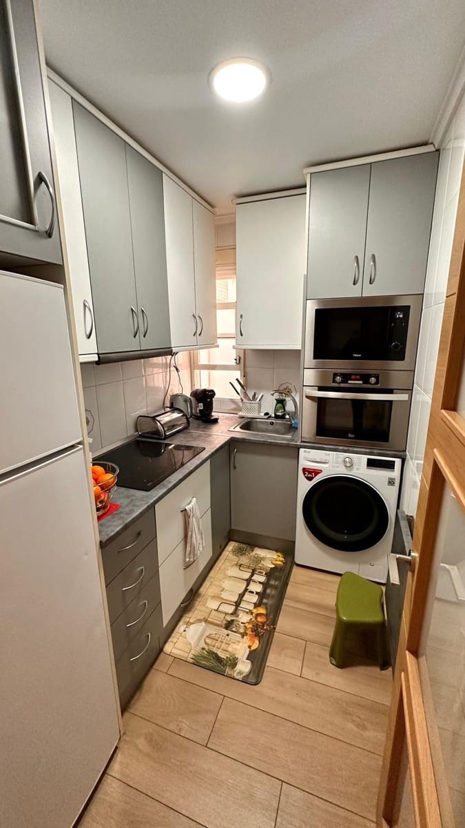 Apartamento de 2 habitaciones en Torrevieja en venta con garaje - 149.000 € (Ref: 8401589)