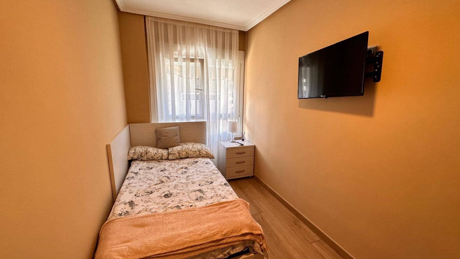 Apartamento de 2 habitaciones en Torrevieja en venta con garaje - 149.000 € (Ref: 8401589)