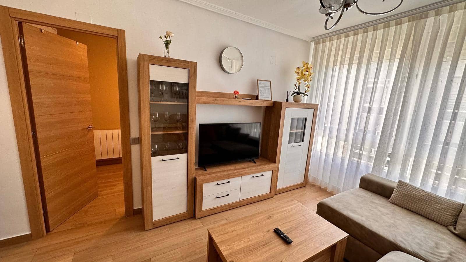 Apartamento de 2 habitaciones en Torrevieja en venta con garaje - 149.000 € (Ref: 8401589)