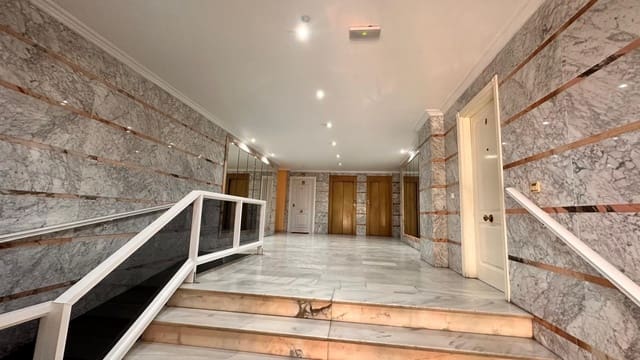 Apartamento de 2 habitaciones en Centro, Torrevieja en venta con garaje - 149.000 € (Ref: 8401589)