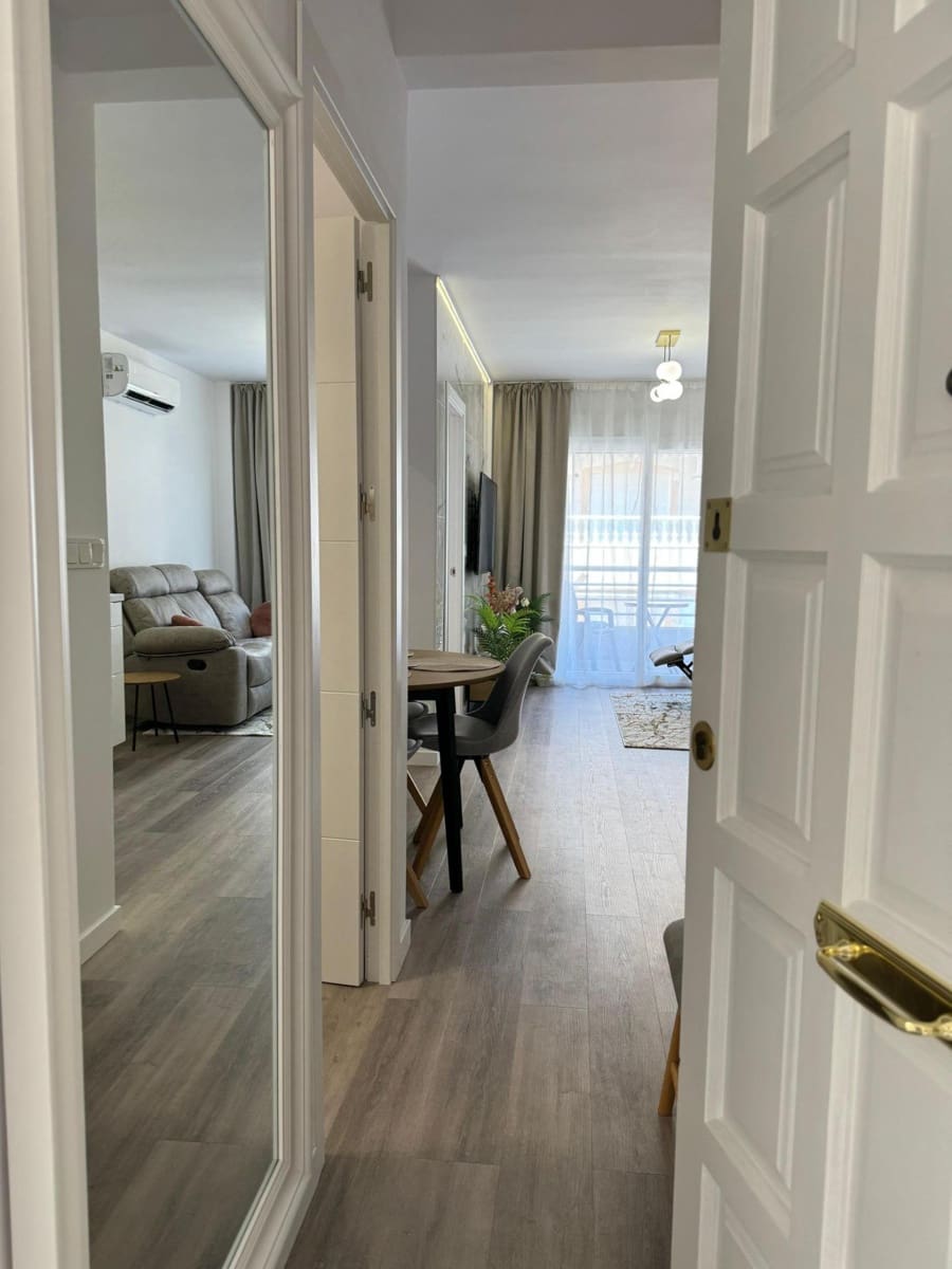 2 bedroom Apartment for sale in Torrevieja - € 158,000 (Ref: 8424966)