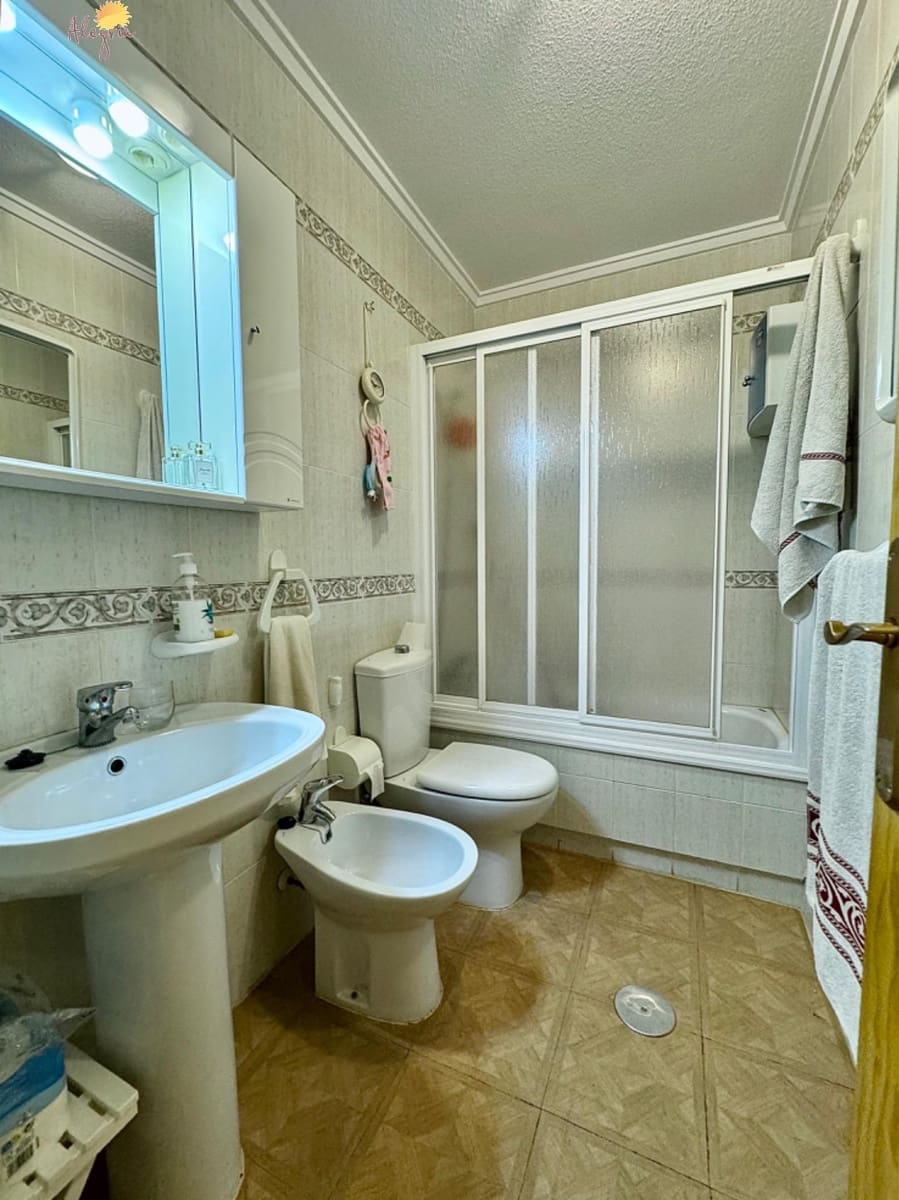 2 soveværelse Lejlighed til salg i Torrevieja med swimmingpool garage - € 134.900 (Ref: 8434277)