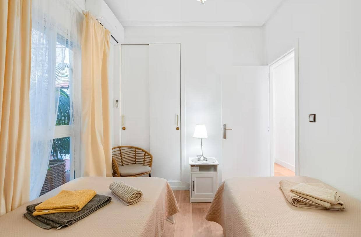 Appartement de 3 chambres de location de vacances à Torrevieja avec garage - 700 € (Ref: 8446943)