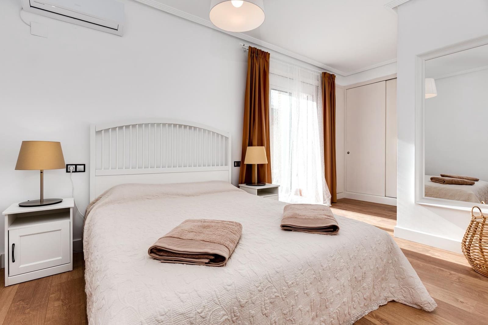 Appartement de 3 chambres de location de vacances à Torrevieja avec garage - 700 € (Ref: 8446943)