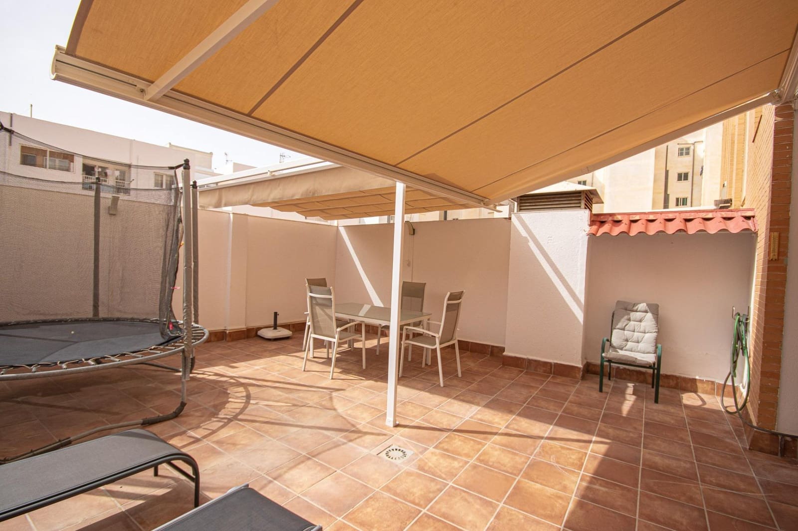 Appartement de 3 chambres de location de vacances à Torrevieja avec garage - 700 € (Ref: 8446943)