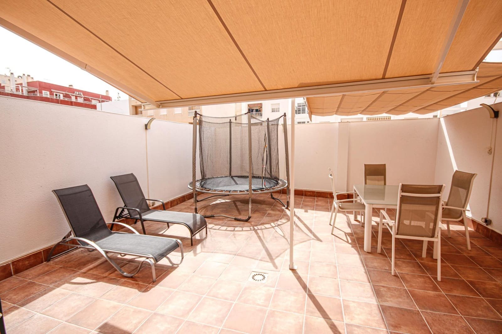Appartement de 3 chambres de location de vacances à Torrevieja avec garage - 700 € (Ref: 8446943)