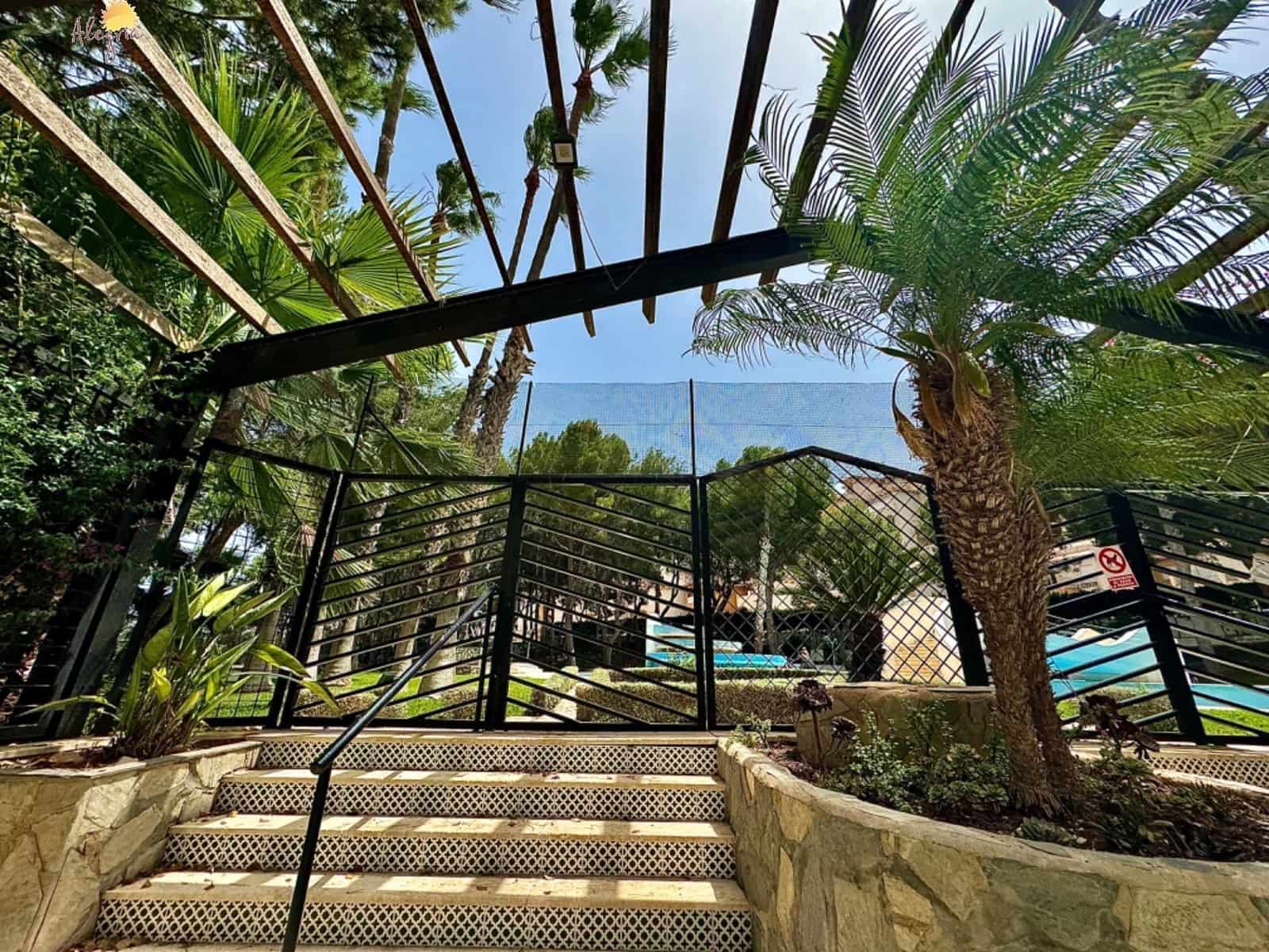 3 soveværelse Lejlighed til salg i Orihuela Costa med swimmingpool garage - € 235.000 (Ref: 8452490)