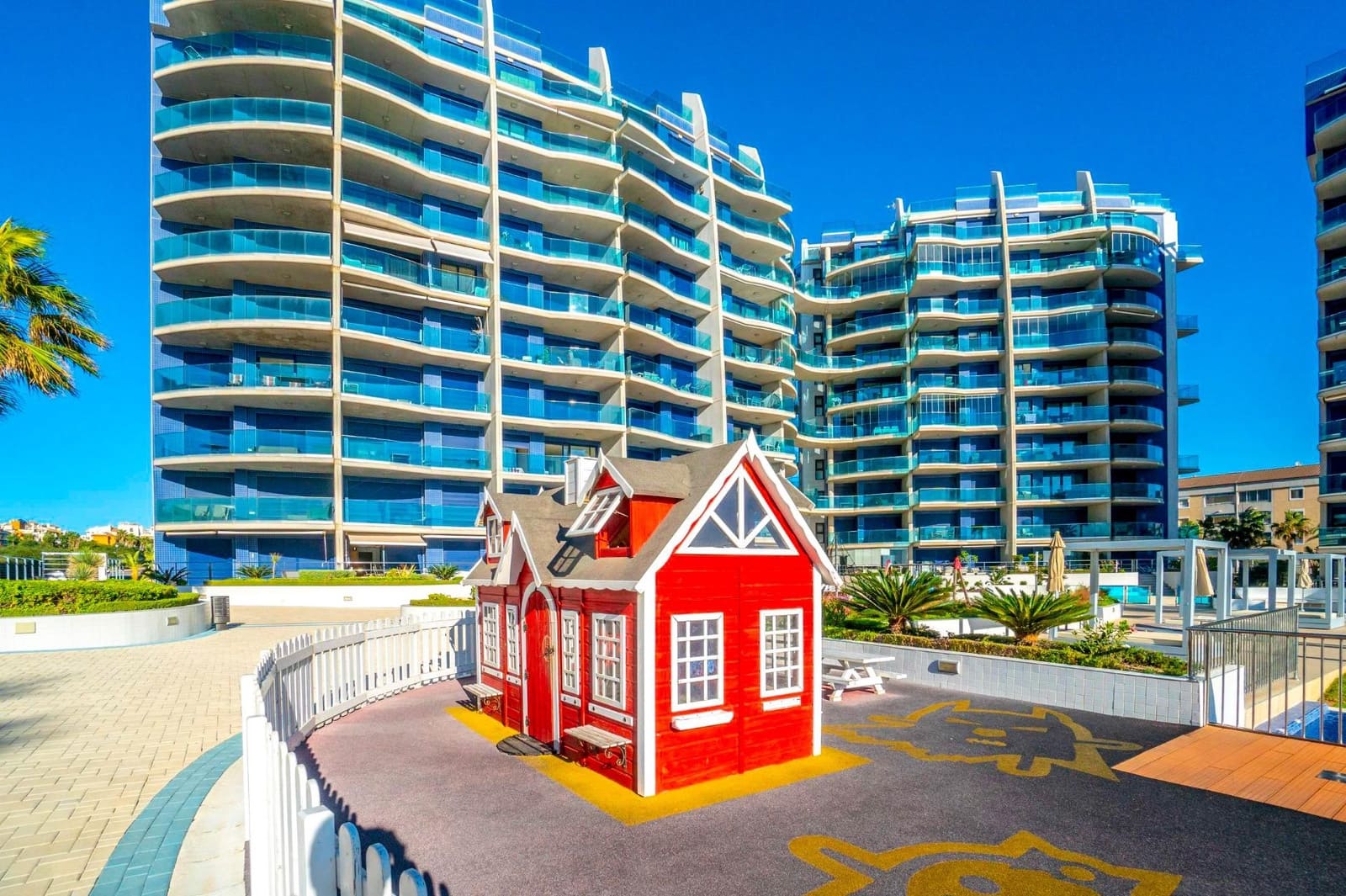 2 bedroom Apartment for sale in Punta Prima with pool garage - € 370,000 (Ref: 8473923)