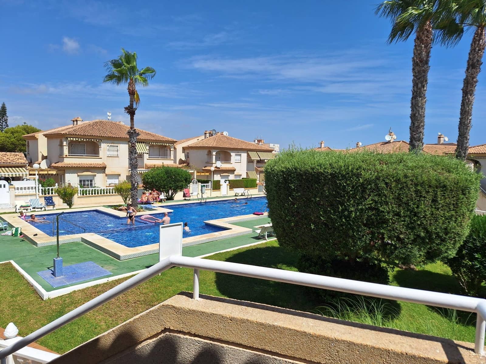 2 soveværelse Bungalow til salg i Torrevieja med swimmingpool garage - € 159.900 (Ref: 8476211)
